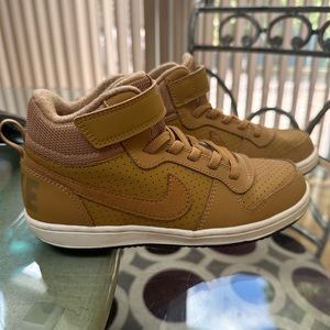 Nike borough mid- top sneakers